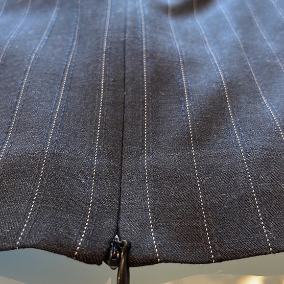 Anne Klein Blue pencil skirt suit, white pin stripe 2 button jacket - Picture 9 of 16